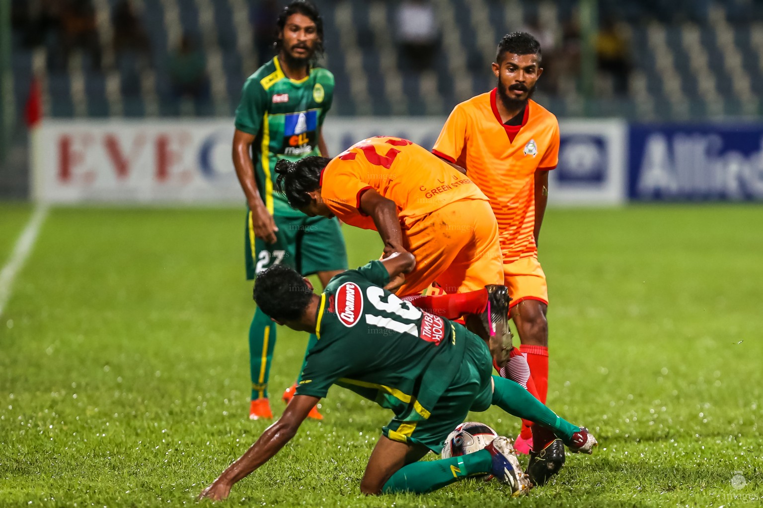 Ooredoo Dhivehi Premier League 2017, Maziya SR vs Green Streets, Male , Maldives. Monday, September. 11, 2017.( Images.mv Photo/ Ismail Thoriq )